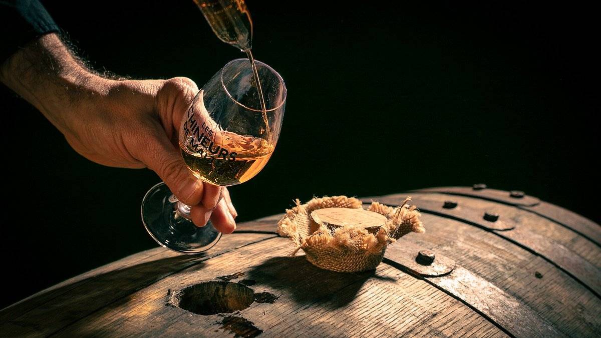 Visit a whisky distillery in Provence Luberon — Things to do in Provence. Le Thor, Luberon Les chineurs de Malt