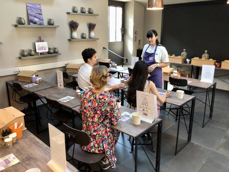 A sensory workshop taking place in the Lavender museum Luberon, close to Gordes