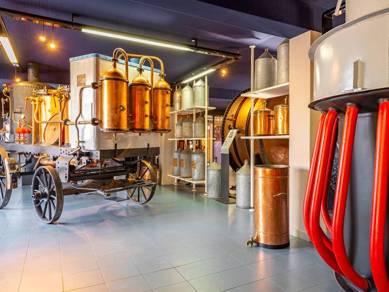 350 authentic pieces of collection, lavender stills and curiosities at lavender museum in Provence