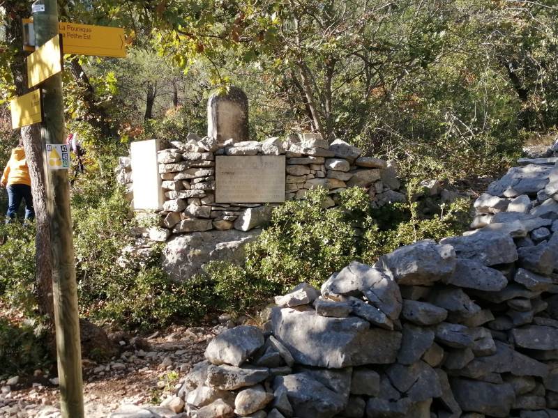 Unusual walk in the Luberon near the Musée de la Lavande